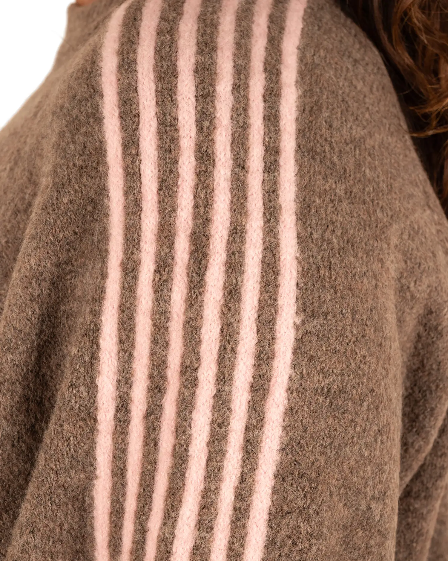 Taupe gebreide trui met roze streep van Monday Afternoon - Afbeelding 4