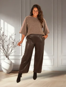 Donkerbruine leatherlook rechte broek van Lunova