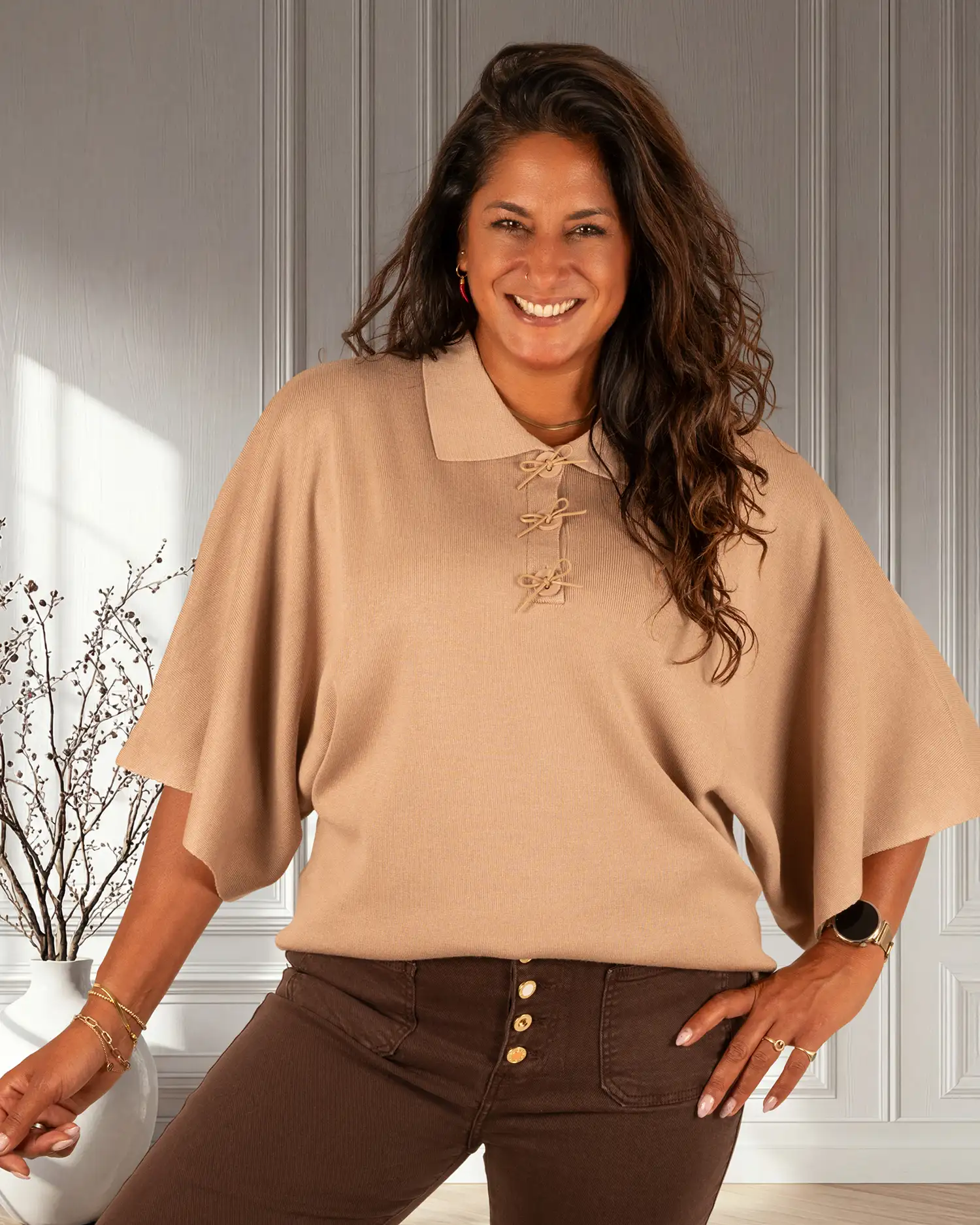 Beige dun gebreide trui met strikjes van mc Lorane