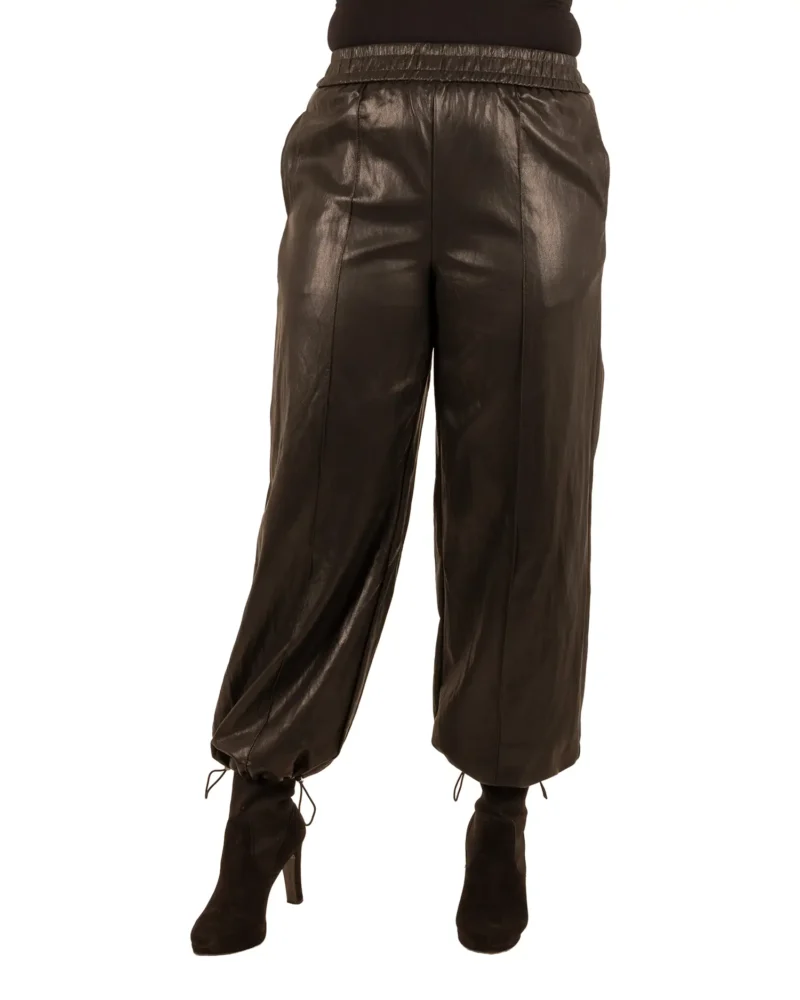 Zwarte leatherlook rechte broek van Lunova - Afbeelding 6