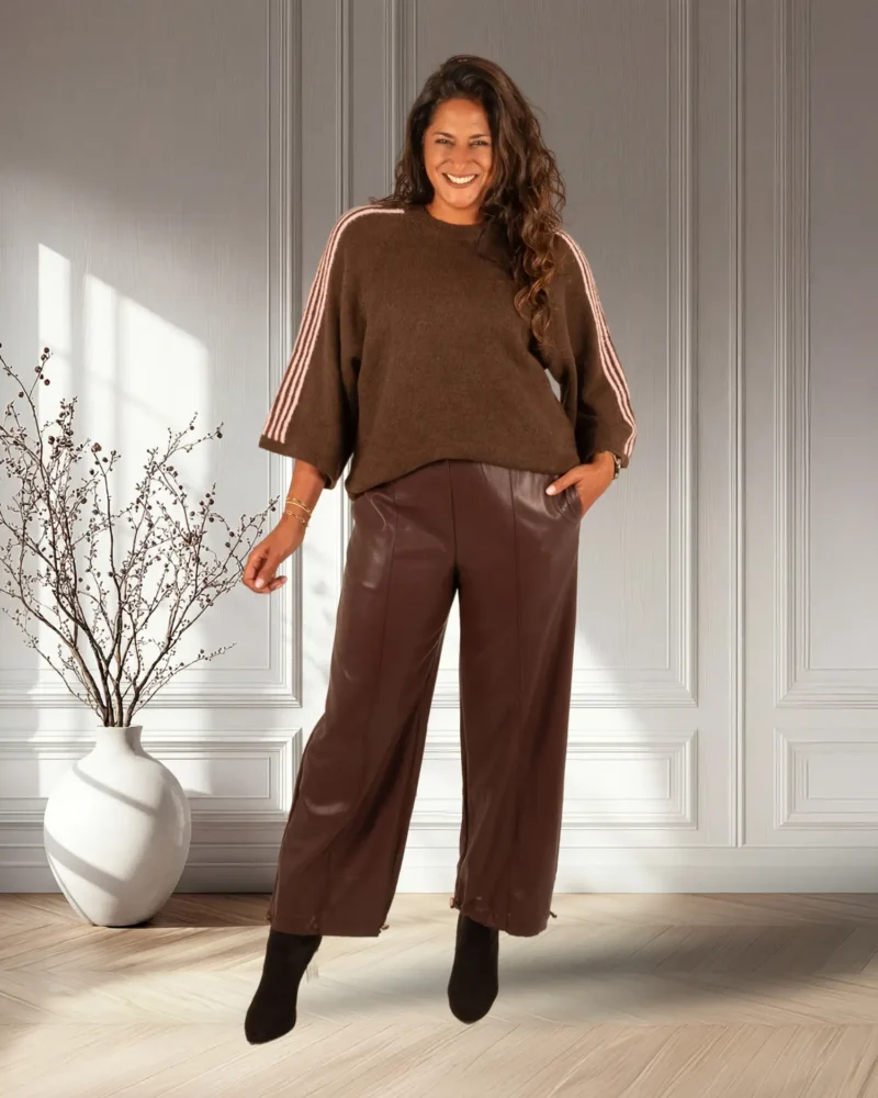 Roodbruine leatherlook rechte broek van Lunova