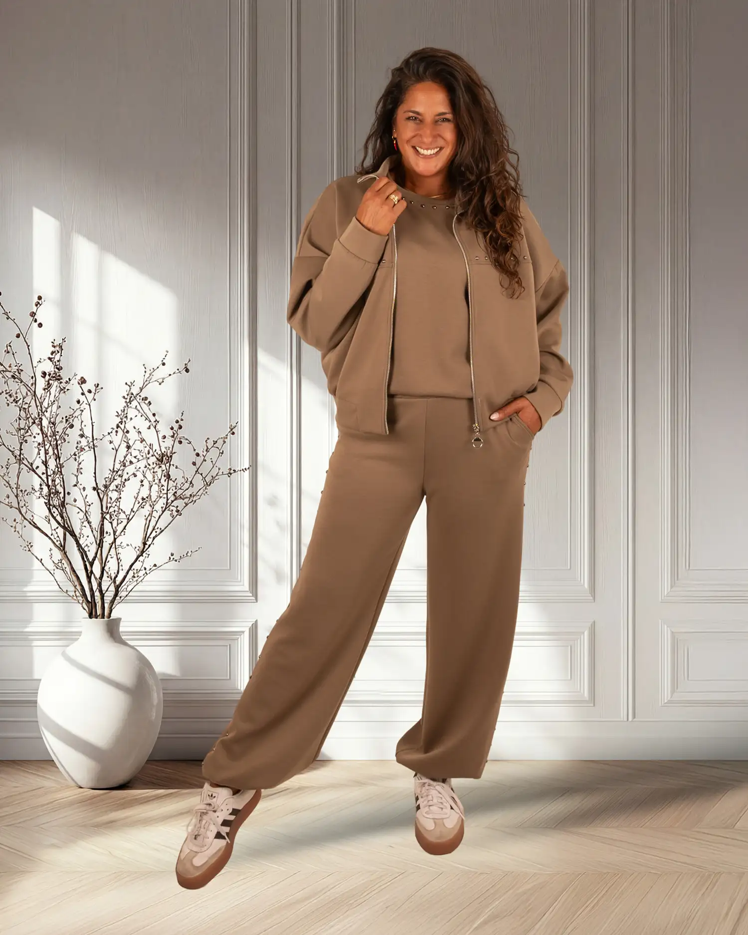Taupe sweat vest met studs van El vita - Afbeelding 2