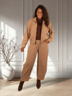 Donkerbeige travelstof barrel broek van Mi Piace