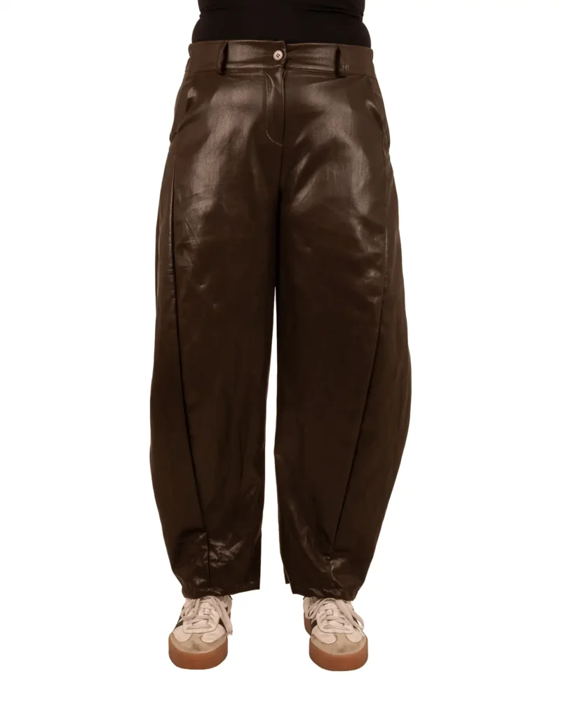 Donkerbruine leatherlook balloon broek van Vera Jo - Afbeelding 3