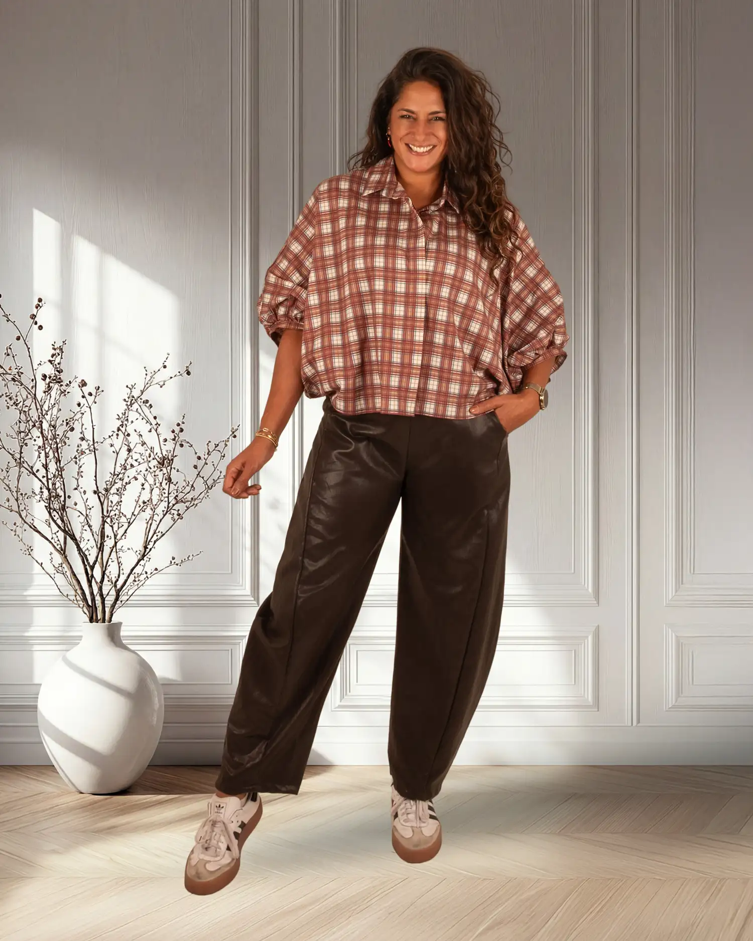 Donkerbruine leatherlook balloon broek van Vera Jo