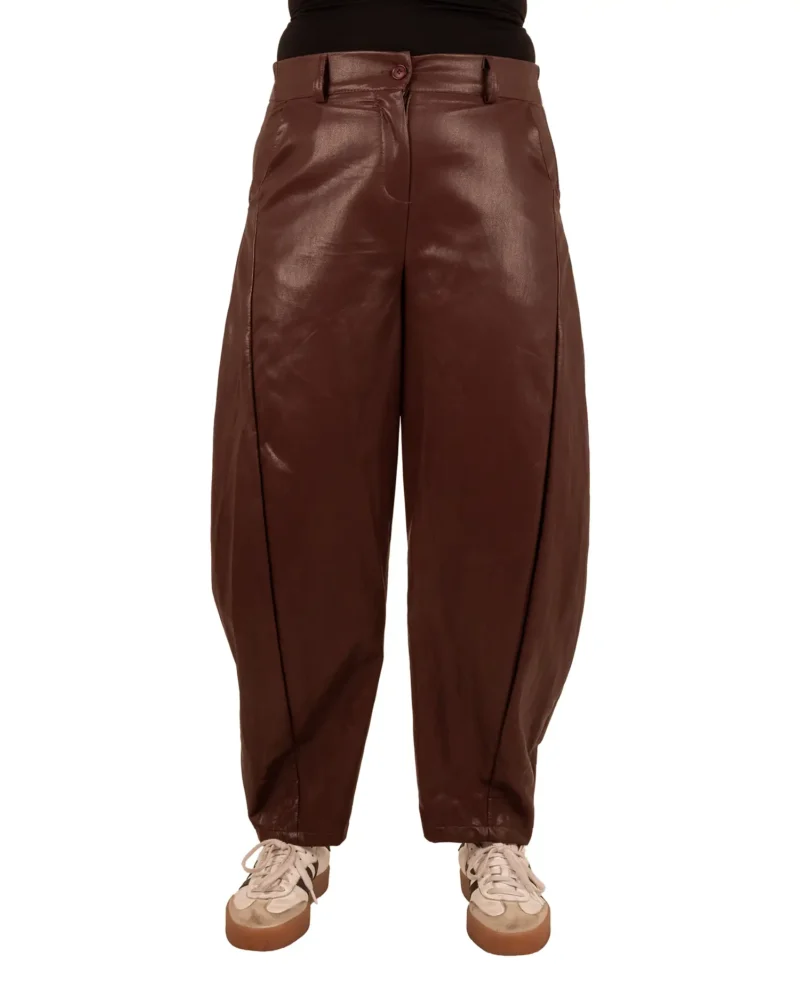 Bordeaux leatherlook balloon broek van Vera Jo - Afbeelding 3