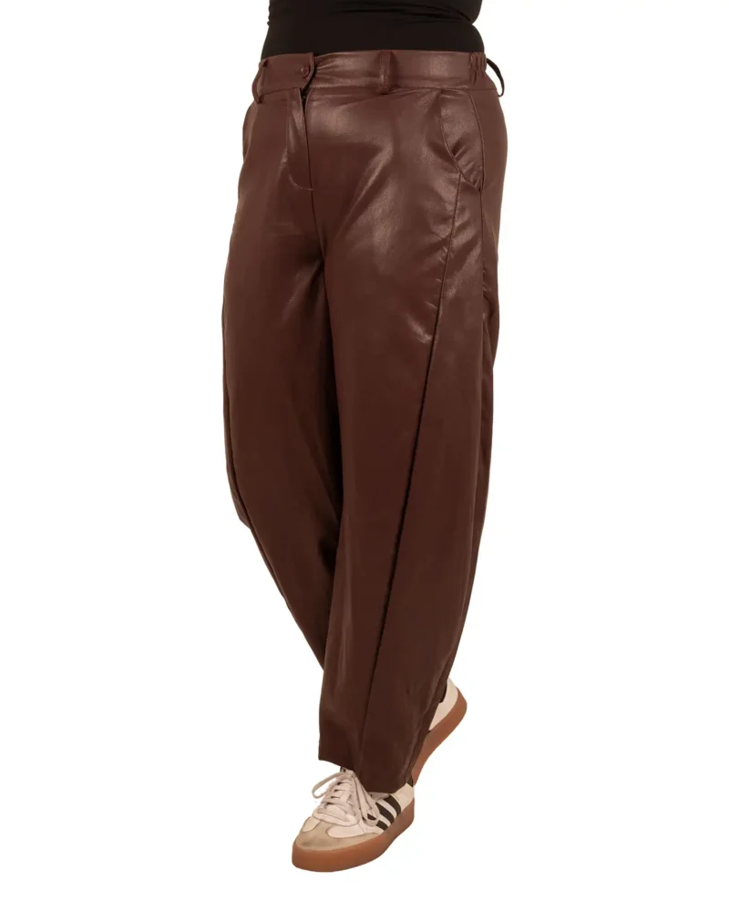 Bordeaux leatherlook balloon broek van Vera Jo - Afbeelding 2