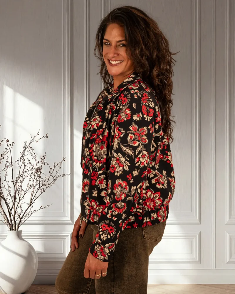 Zwarte bloemenprint travelstof bomberjack van Mi Piace - Afbeelding 4