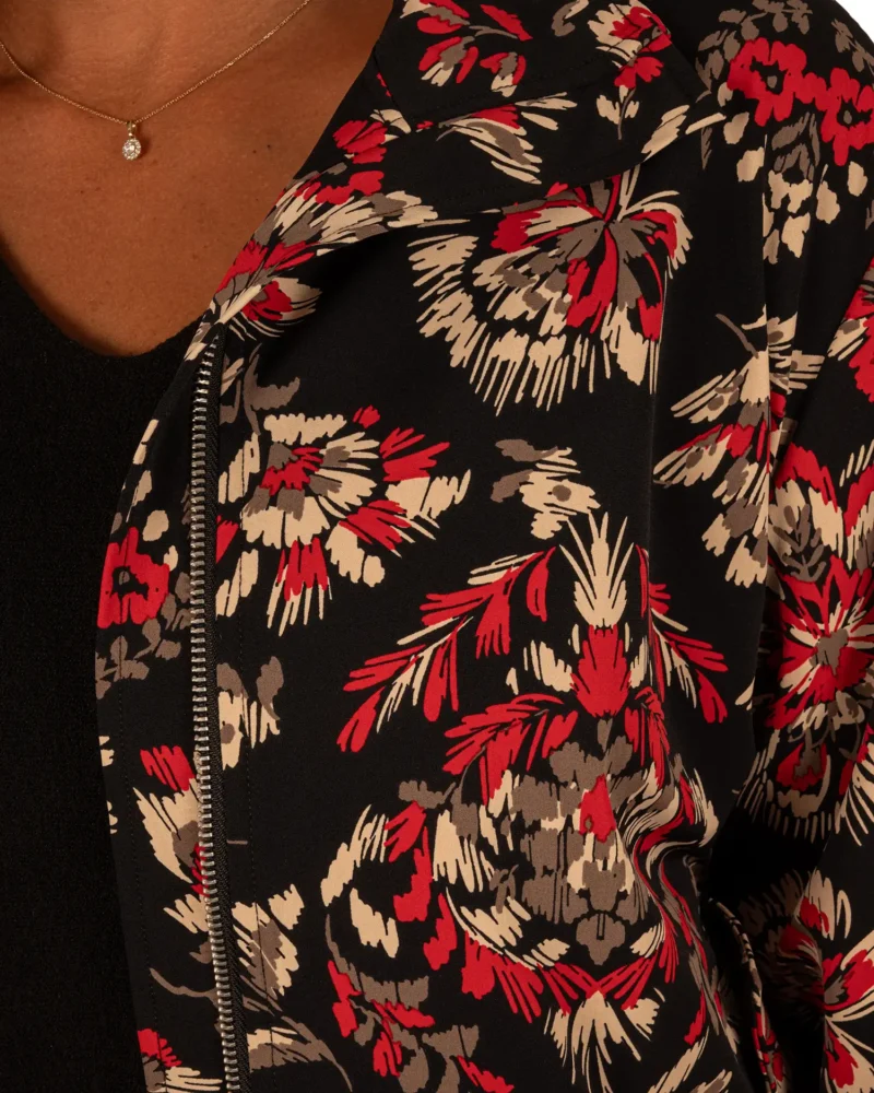 Zwarte bloemenprint travelstof bomberjack van Mi Piace - Afbeelding 6