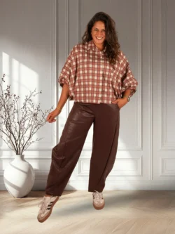 Bordeaux leatherlook balloon broek van Vera Jo
