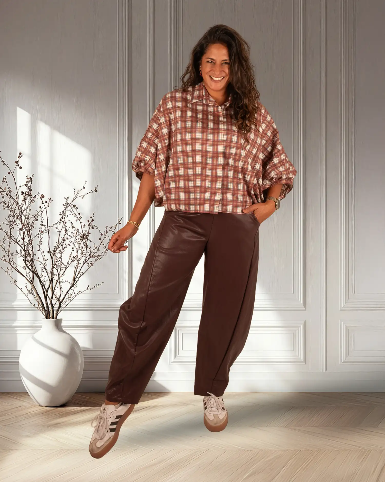 Bordeaux leatherlook balloon broek van Vera Jo