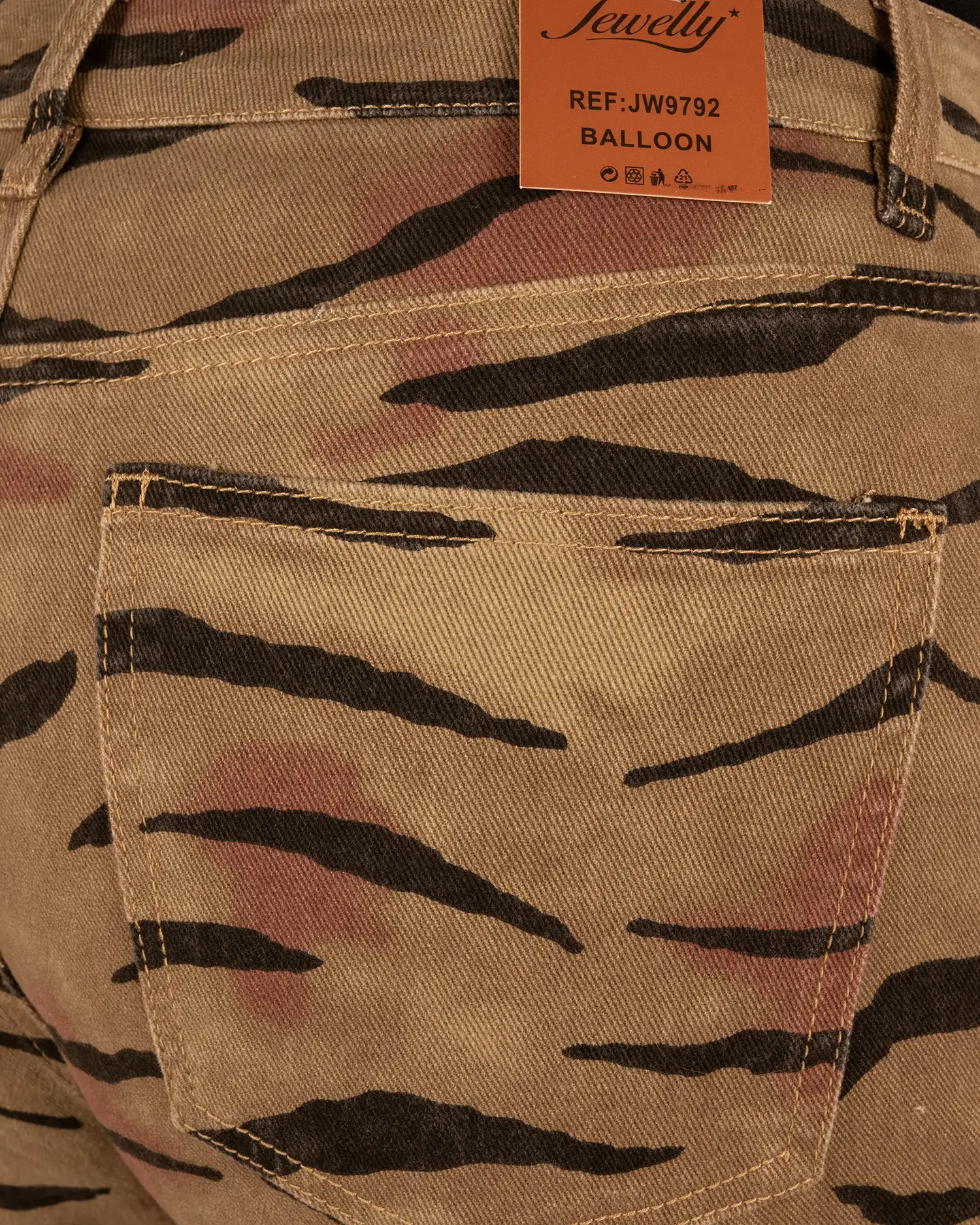 Camouflage print balloon jeans van Jewelly - Afbeelding 6