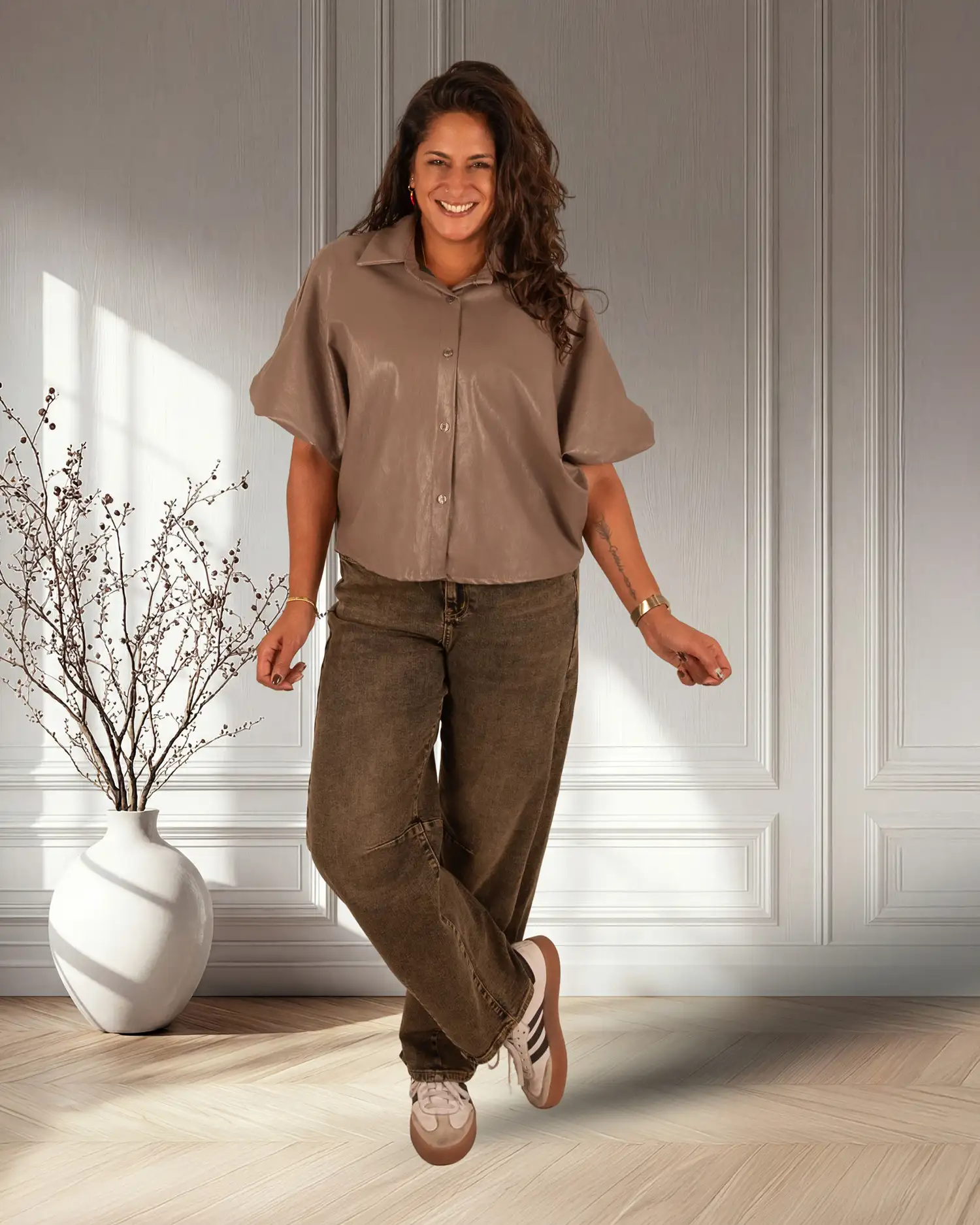 Taupe leatherlook oversized blouse van El-Vita - Afbeelding 2