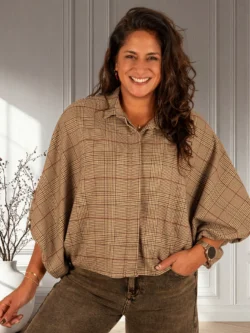 Beige/zwart/bordeaux geruite oversized blouse van Gemma Ricceri