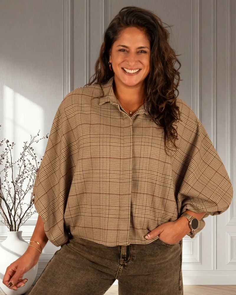 Beige/zwart/bordeaux geruite oversized blouse van Gemma Ricceri