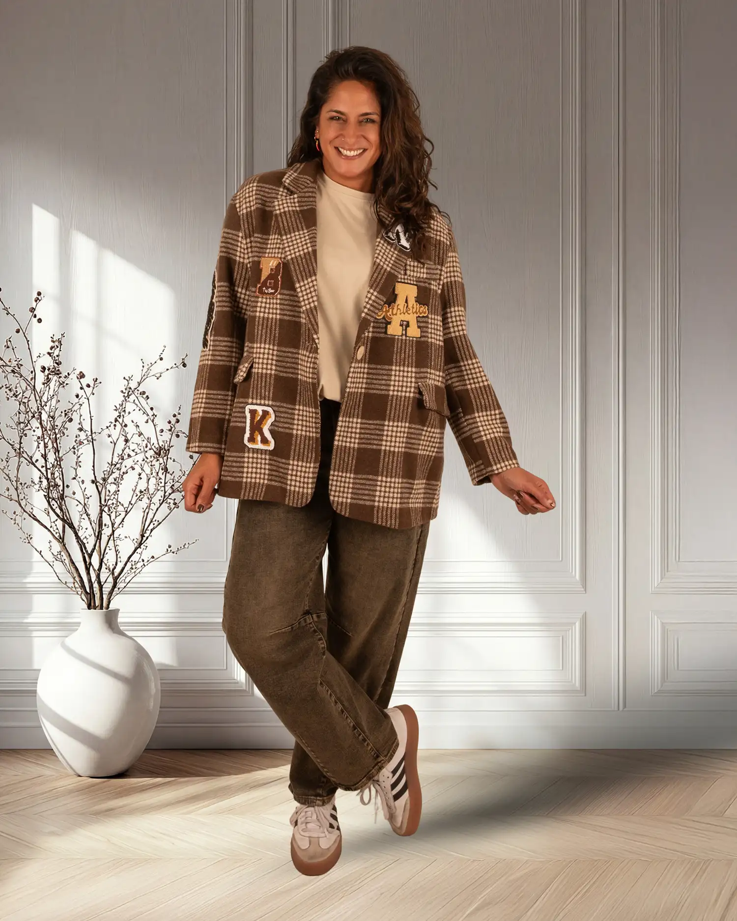Bruin/beige oversized blazer met applicaties van Zeta Otto - Afbeelding 2