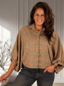 Beige/zwart/oranje geruite oversized blouse van Gemma Ricceri