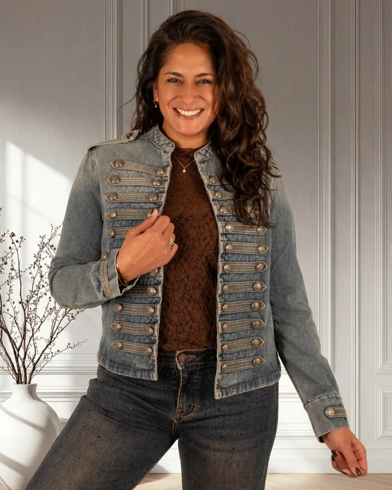 Jeans jasje met knopen van Lamiar