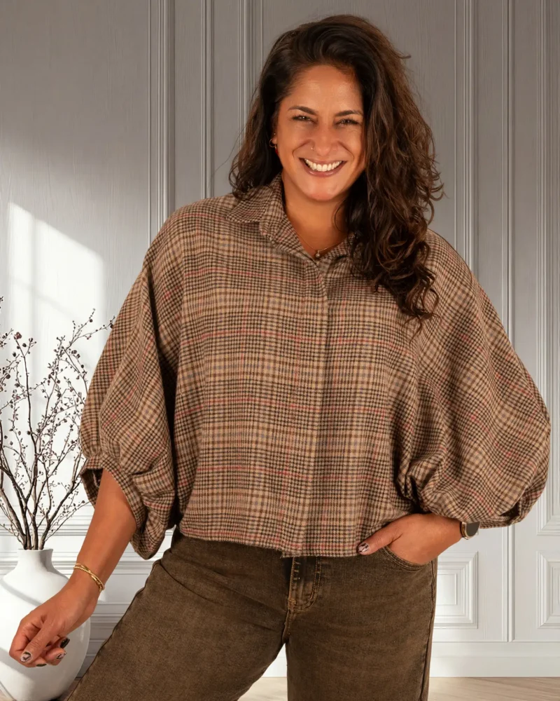 Taupe geruite flanellen oversized blouse van Gemma Ricceri