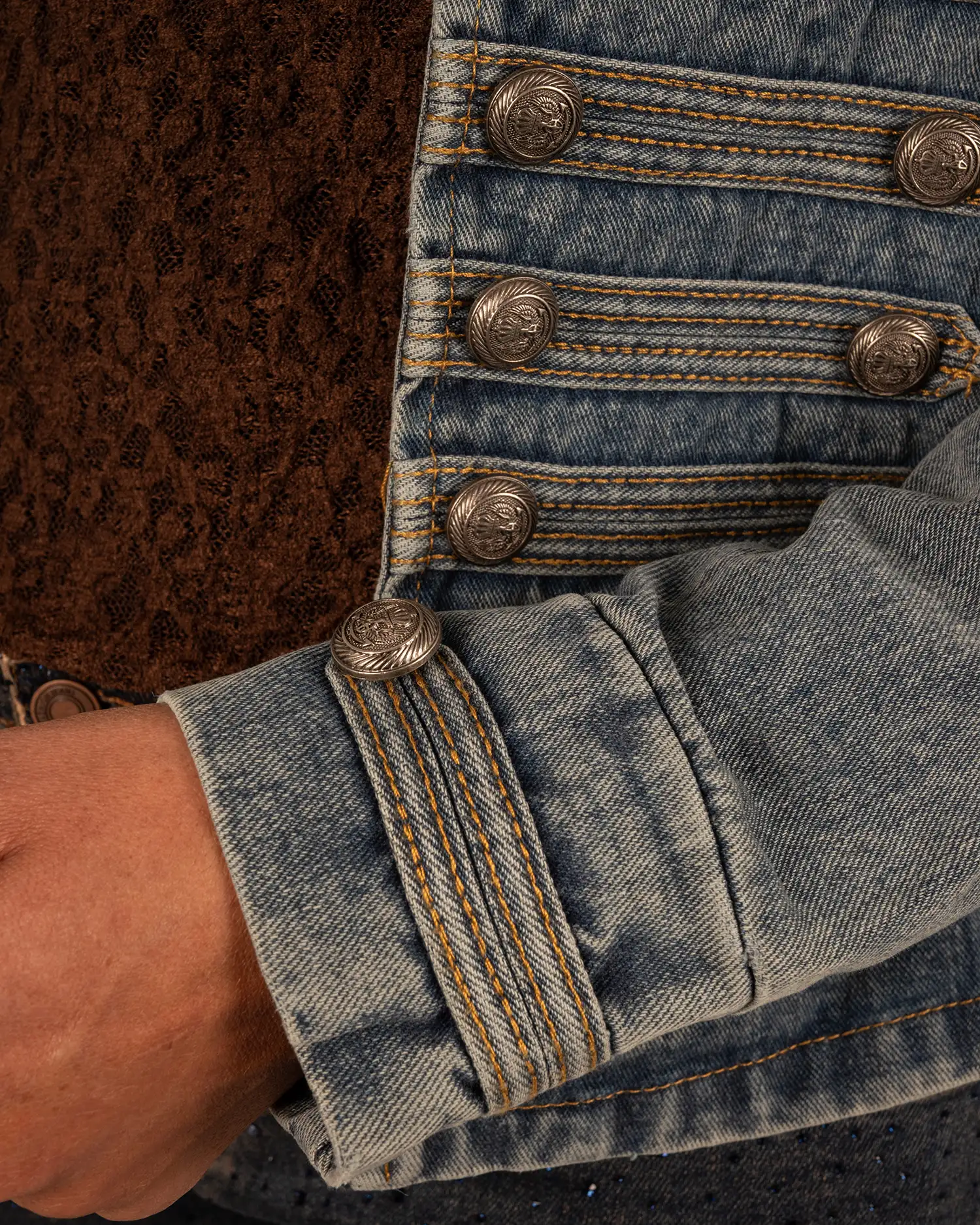 Jeans jasje met knopen van Lamiar - Afbeelding 6