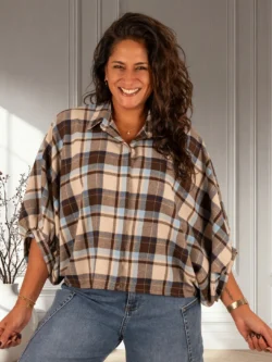 Beige/bruin/lichtblauw geruite flanellen oversized blouse van Vera Jo