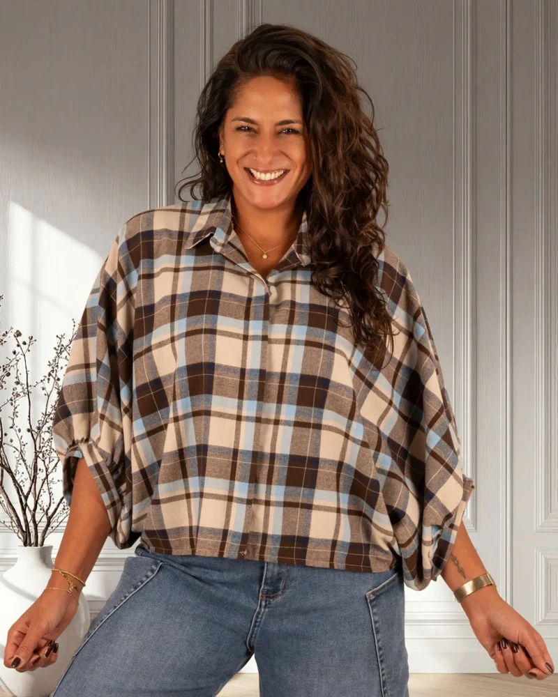 Beige/bruin/lichtblauw geruite flanellen oversized blouse van Vera Jo