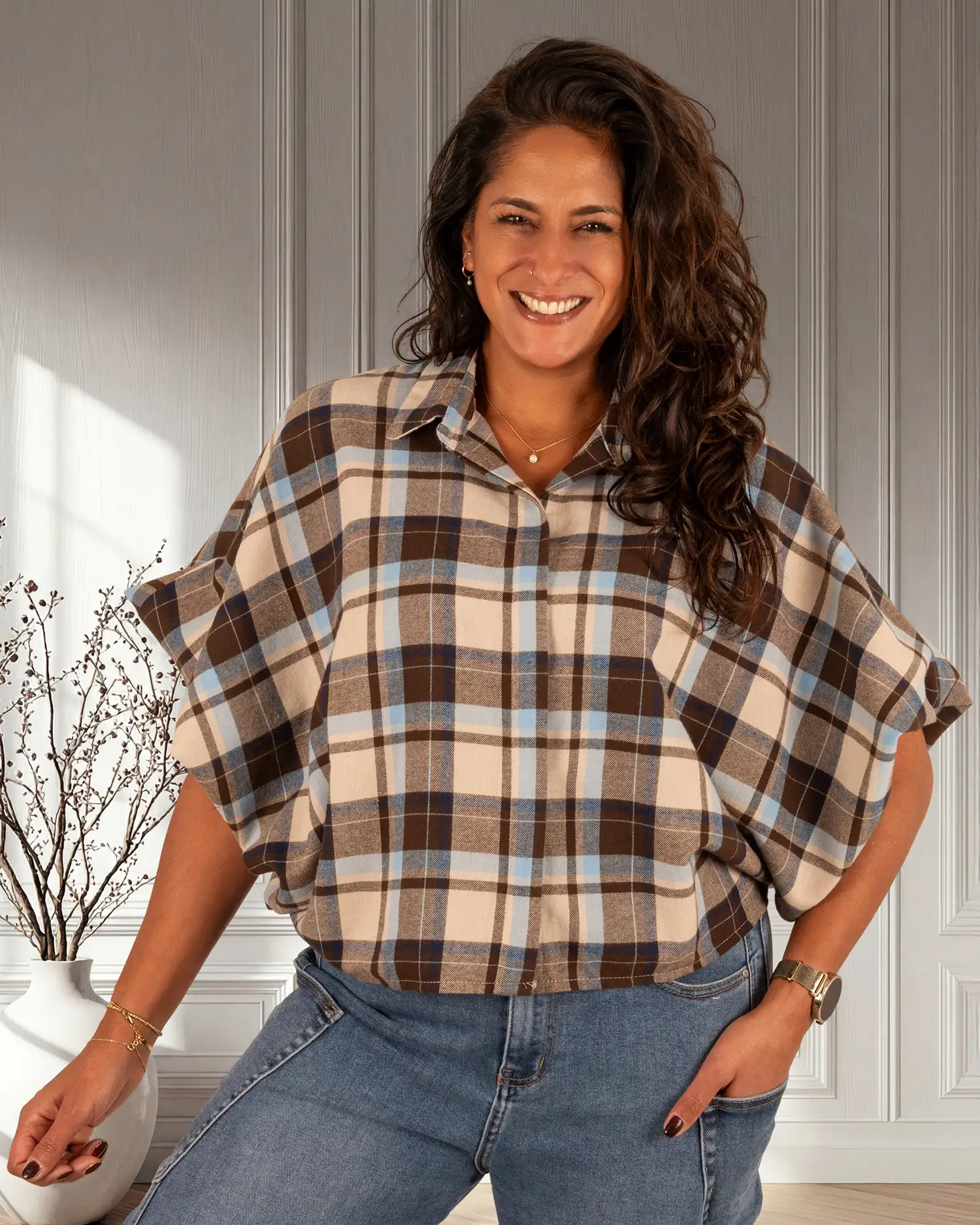 Beige/bruin/lichtblauw geruite flanellen oversized blouse van Vera Jo - Afbeelding 2