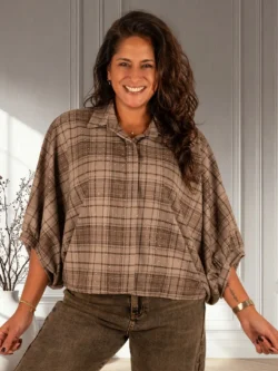 Taupe/bruin geruite flanellen oversized blouse strass van Vera Jo