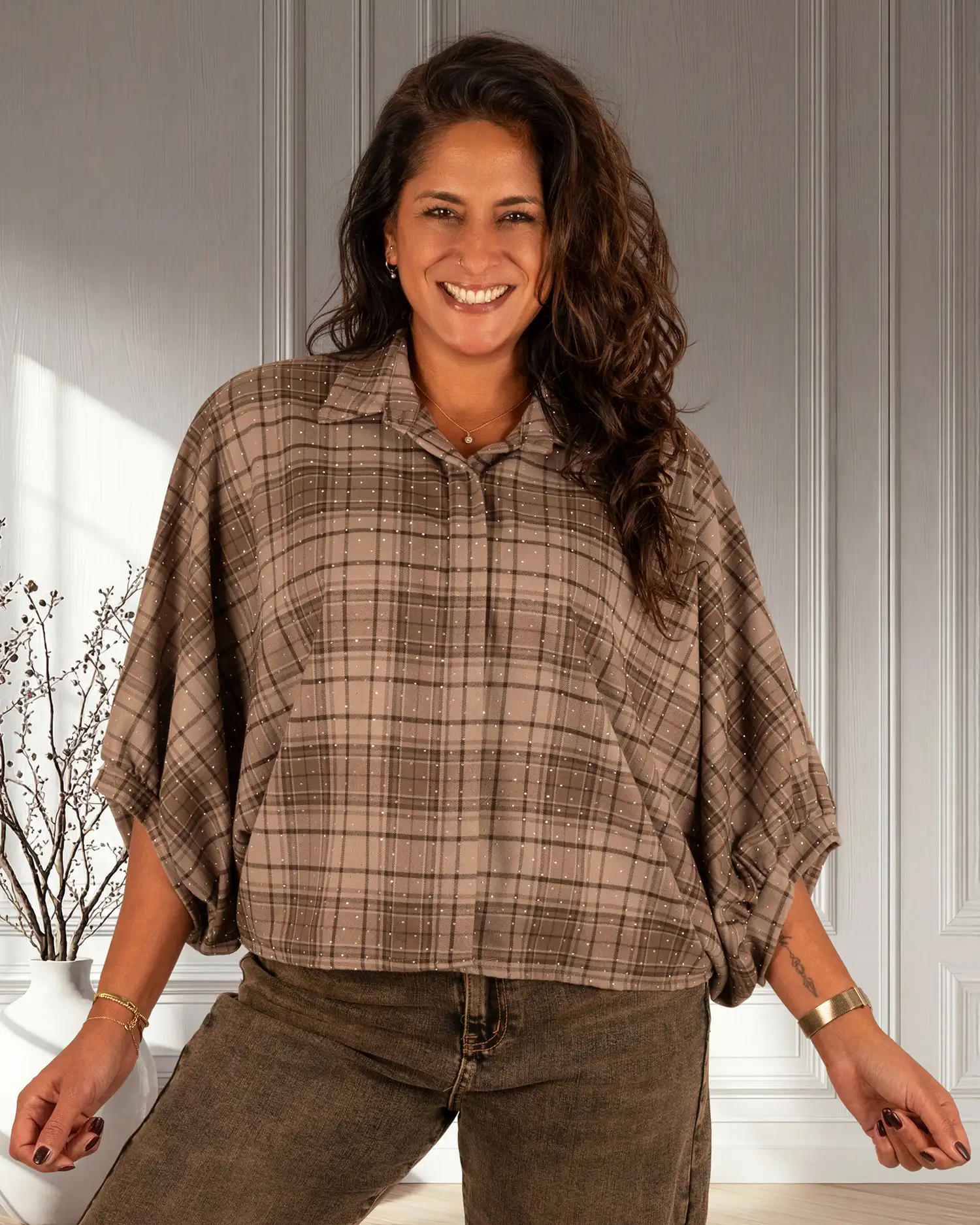 Taupe/bruin geruite flanellen oversized blouse strass van Vera Jo