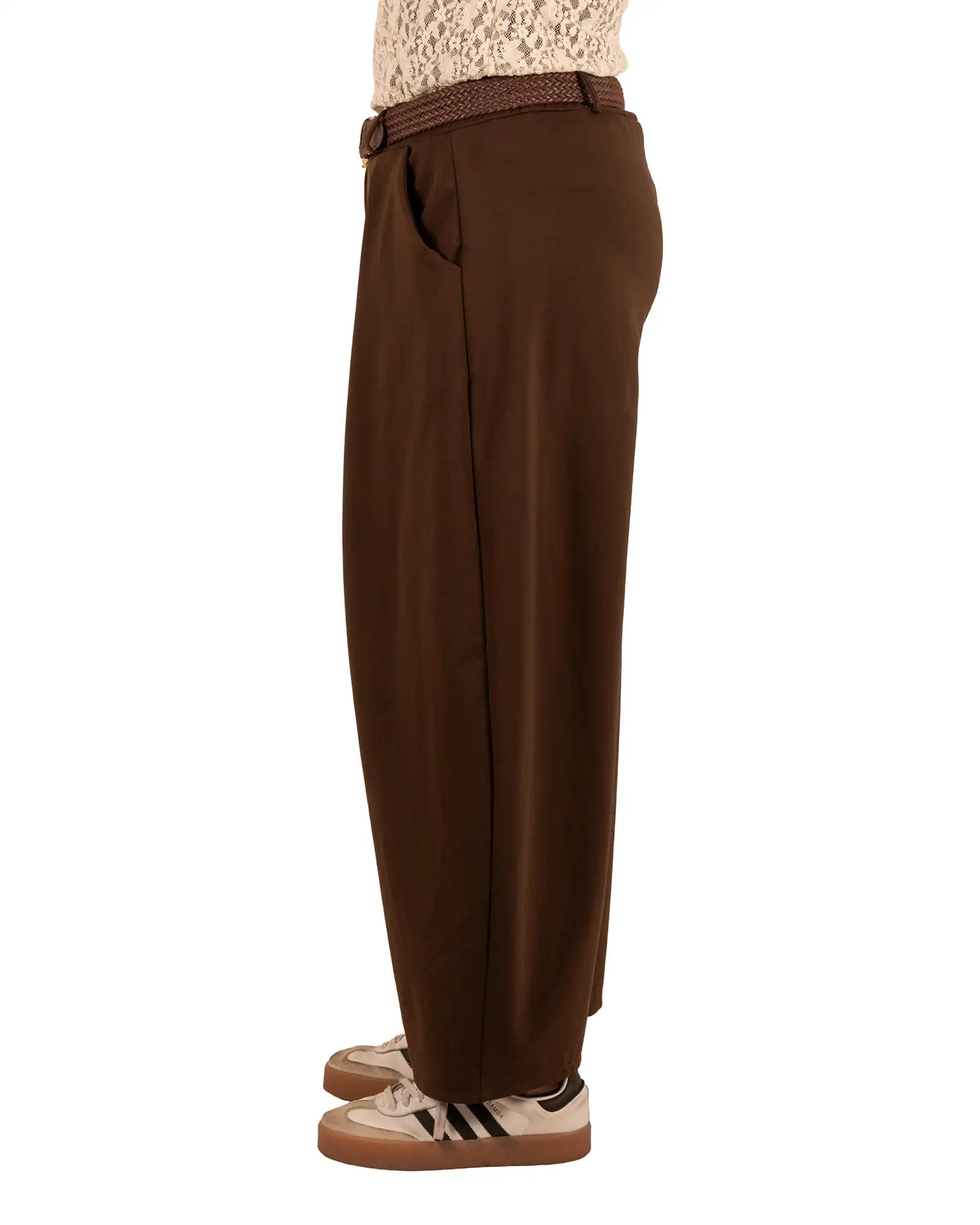Donkerbruine stretch barrel broek met riem van H&G - Afbeelding 4
