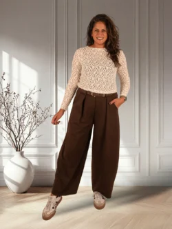 Donkerbruine stretch barrel broek met riem van H&G