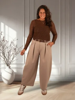 Donkerbeige stretch barrel broek met riem van H&G